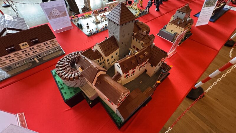 Schloss Vaduz als LEGO-Modell von André Wehinger an der 1. MBricks Ausstellung im Gemeindesaal Eschen